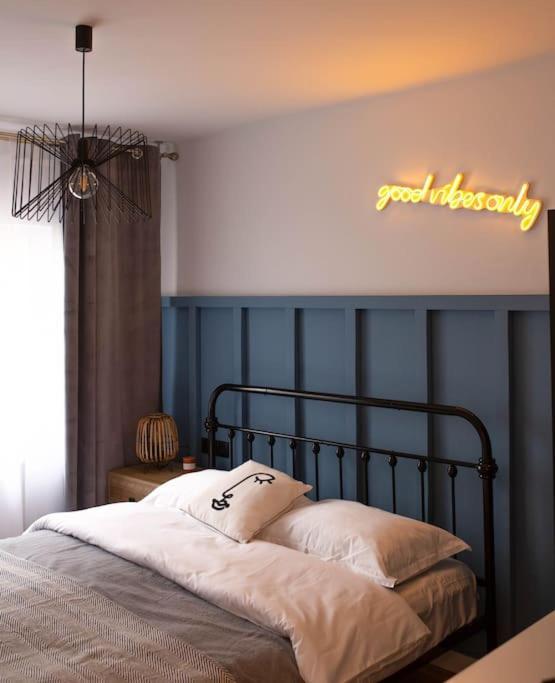 Blue Moon. Cozy Apartment Near Iulius Mall Клуж-Напока Екстериор снимка