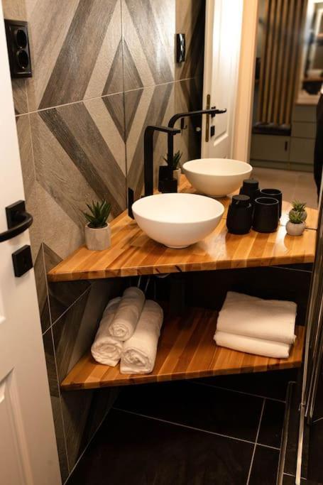 Blue Moon. Cozy Apartment Near Iulius Mall Клуж-Напока Екстериор снимка